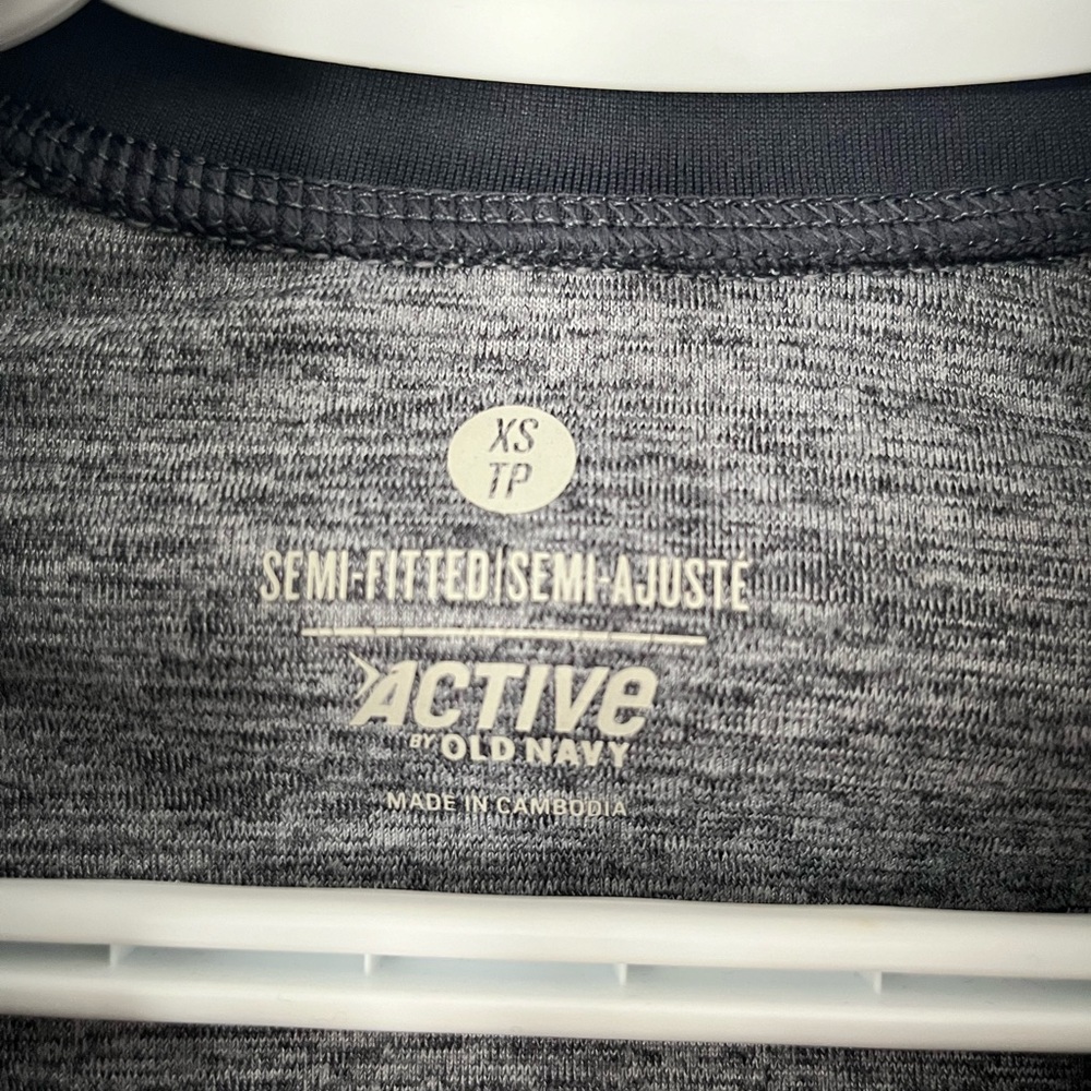 Old Navy Long Sleeve Active Top (Size XS) - Picture 5 of 8
